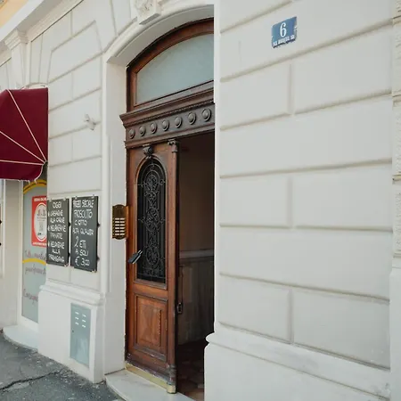 Sunny Vico Apartment